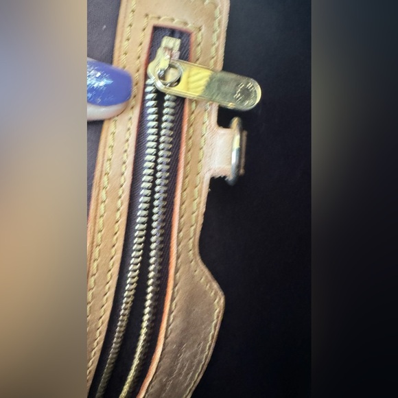 Louis Vuitton Brea MM - Picture 12 of 15